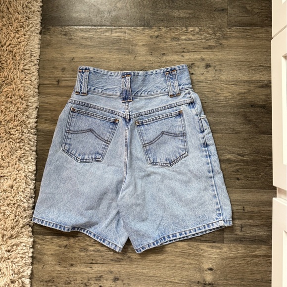 WOMENS VINTAGE JEAN SHORTS SIZE 9 - Picture 3 of 3